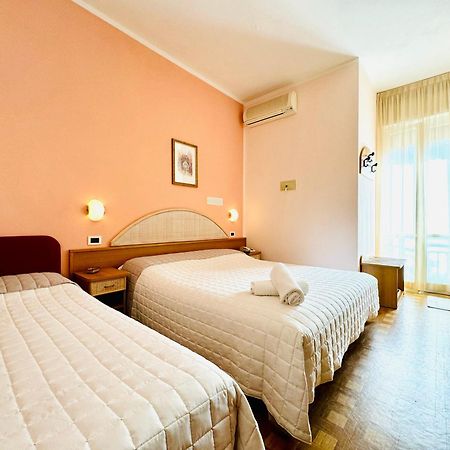 Hotel Villa Grazia Чезенатико Екстериор снимка