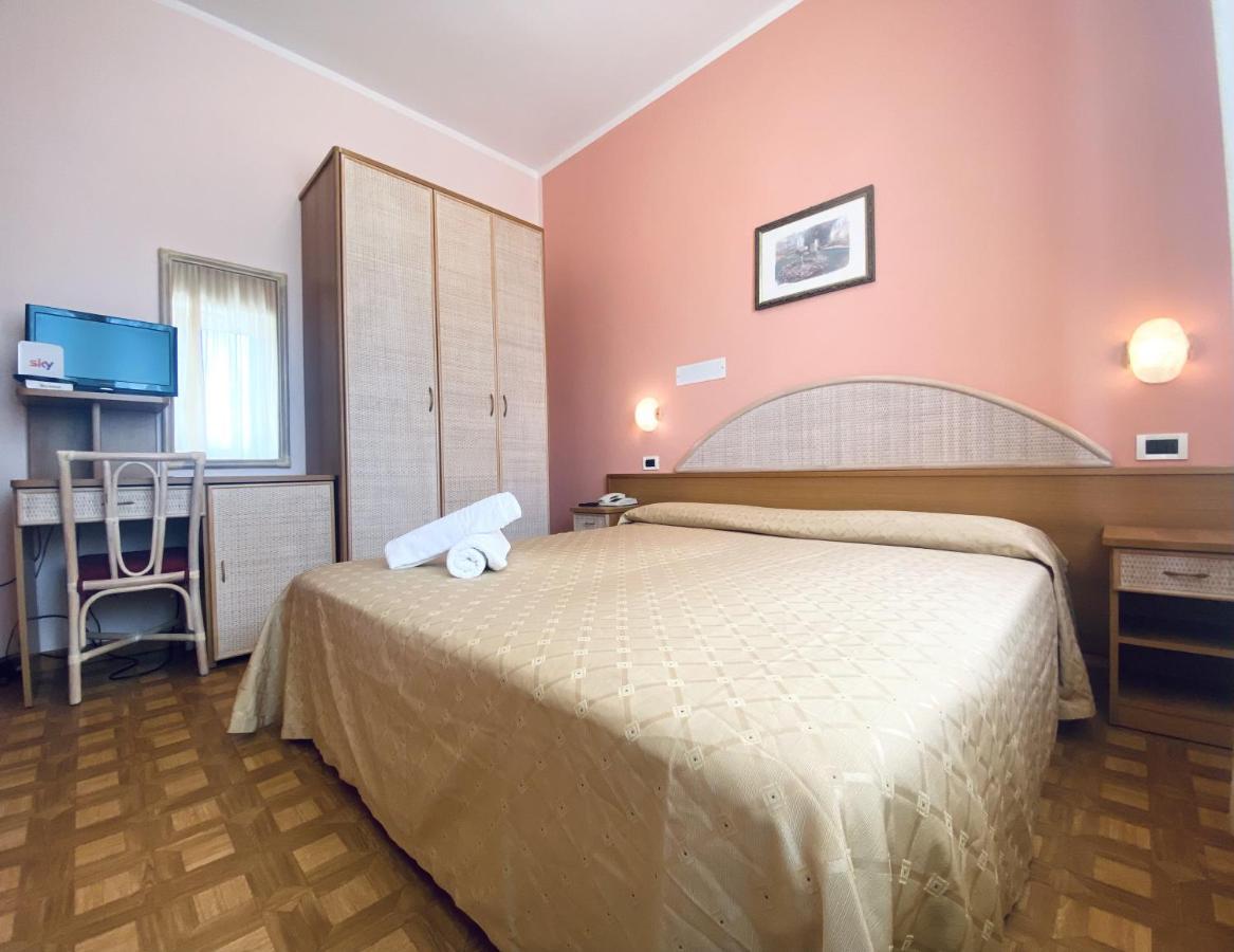 Hotel Villa Grazia Чезенатико Екстериор снимка