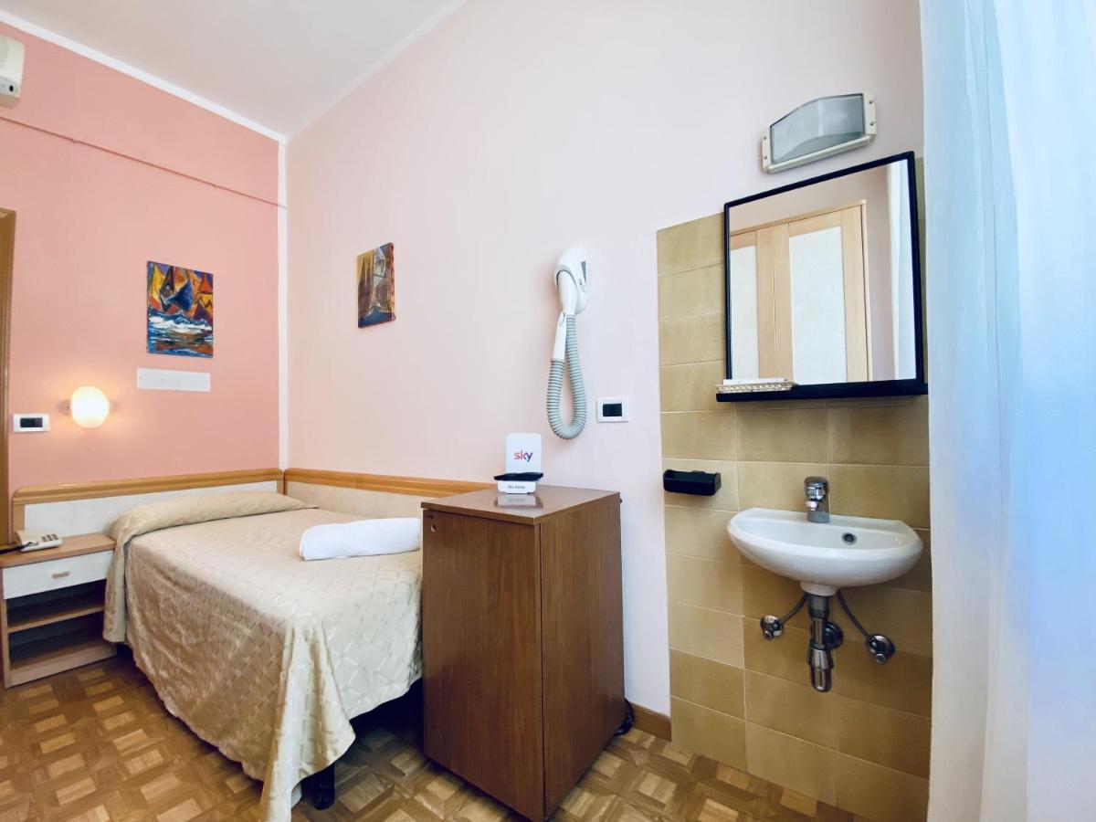 Hotel Villa Grazia Чезенатико Екстериор снимка